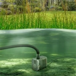 Nemesis T25 Teichpumpe 25W Leistung 1,8m Förderhöhe 1500l/h Durchsatz -Der Grillgarten Winkels 10031917 yy 0002 ambient PCL2 Pump 25W