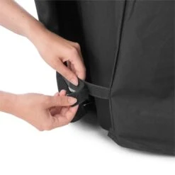 Tomahawk 3.1 S Wetterschutzhaube 300D Canvas 30/70% PE/PVC Schwarz 11 Tomahawk 3.1 S Wetterschutzhaube 300D Canvas 30/70% PE/PVC Schwarz -Der Grillgarten Winkels 10033569 yy 0004 detail Klarstein Tomahawk S Wetterschutzhaube schwarz